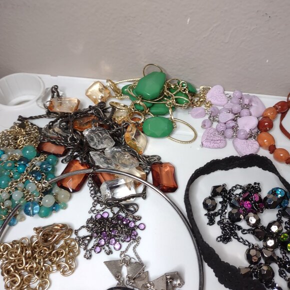 Lot Of Over 50 Necklaces - Picture 12 of 16